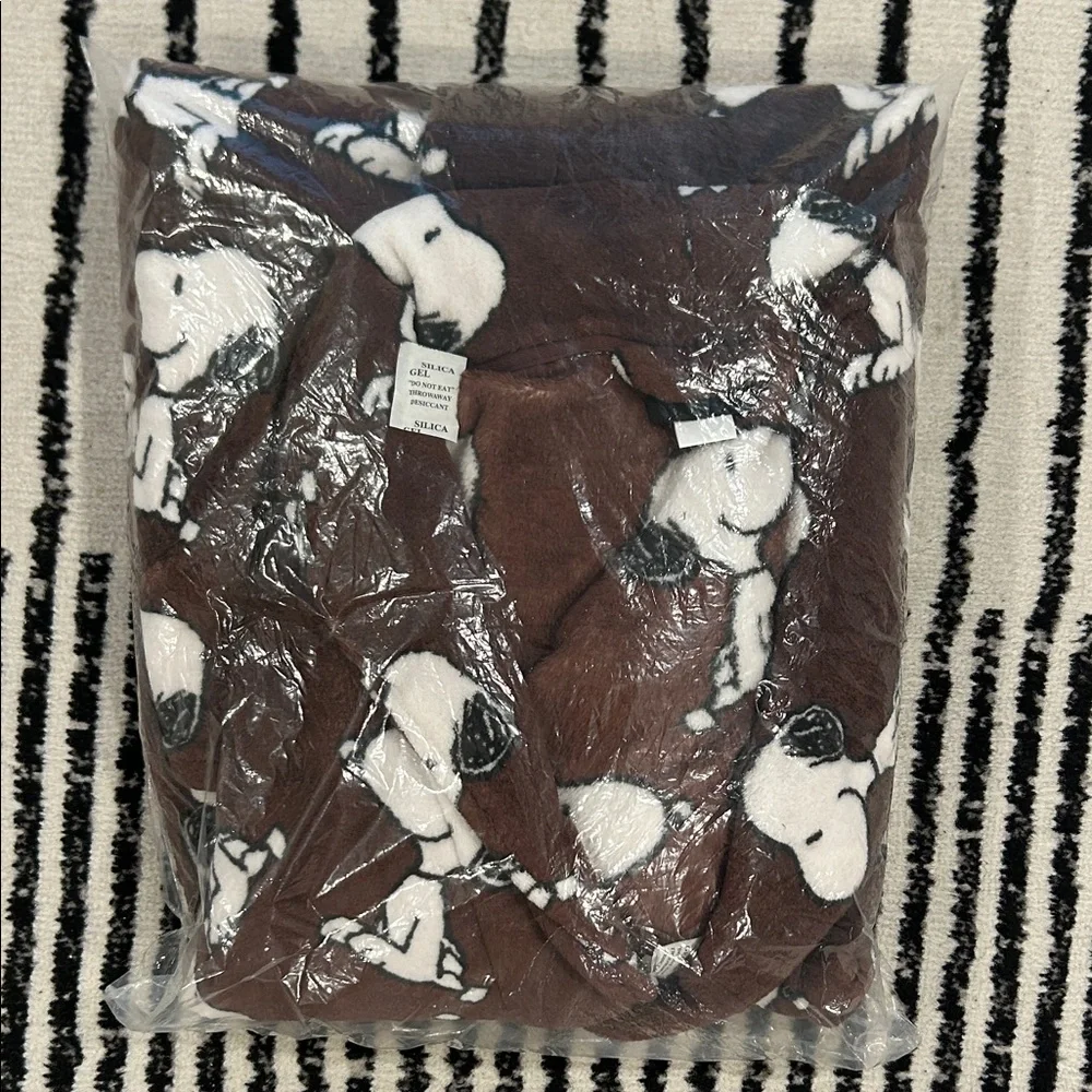 Brown Snoopy Robe - Picture 2 of 3